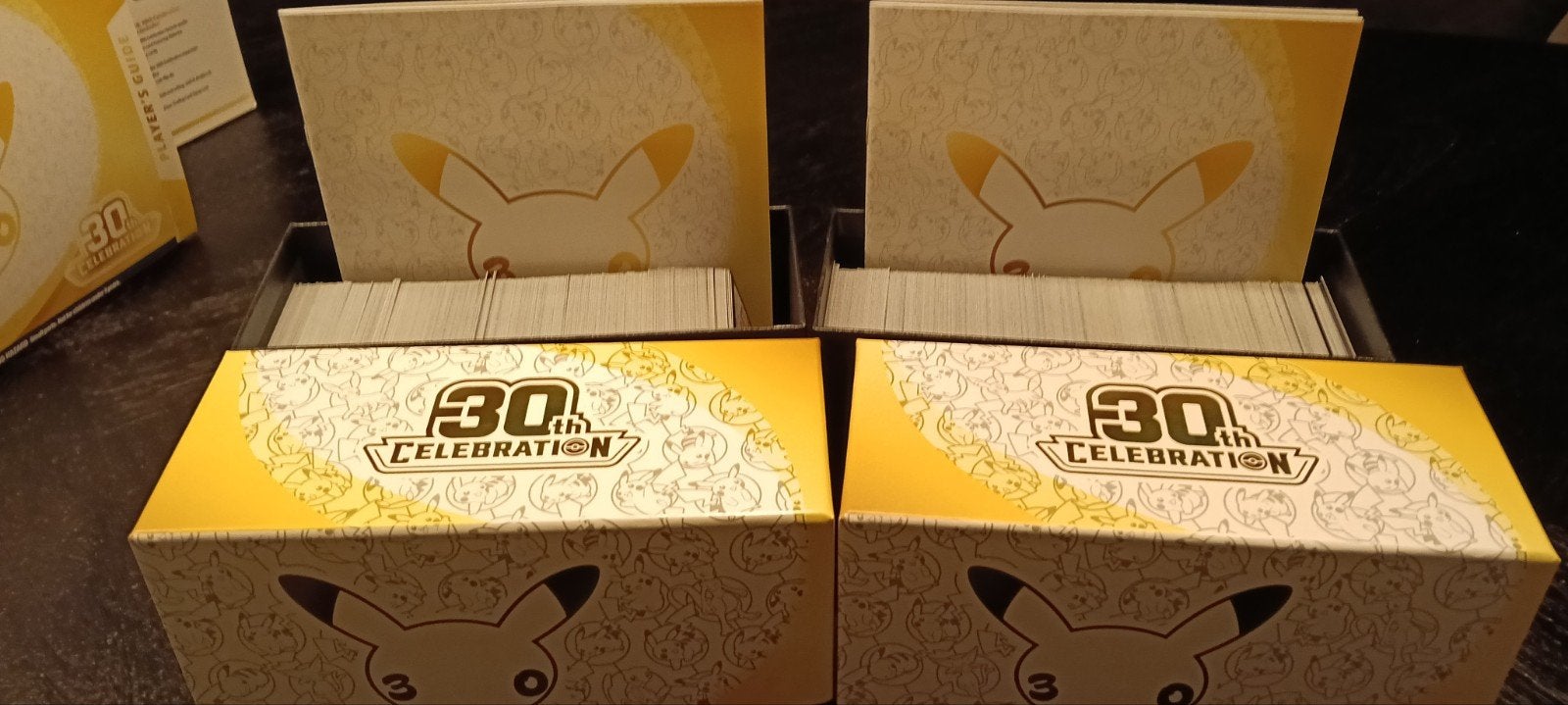 Ongeveer 1000 Pokémon 30th celebration (check tekst), Hobby en Vrije tijd, Verzenden, Nieuw, Meerdere kaarten
