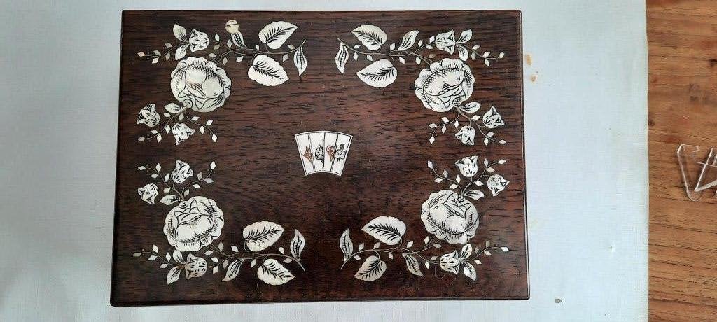 Antiek houten kistje met parlemoer ingelegd bloemmotief, Antiek en Kunst, Ophalen of Verzenden