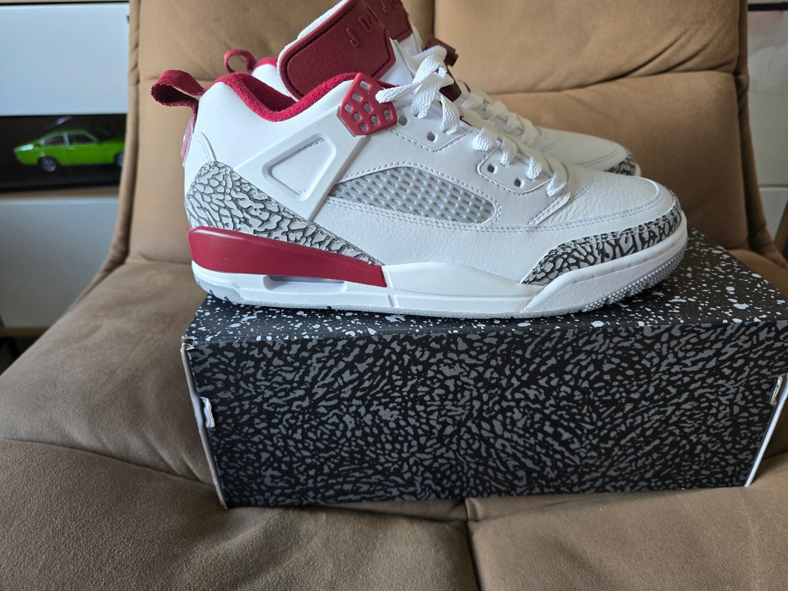 jordan spizike low obsidian gs
nieuw in doos (Ongedragen), Overige kleuren, Sportschoenen, Nieuw, Ophalen of Verzenden