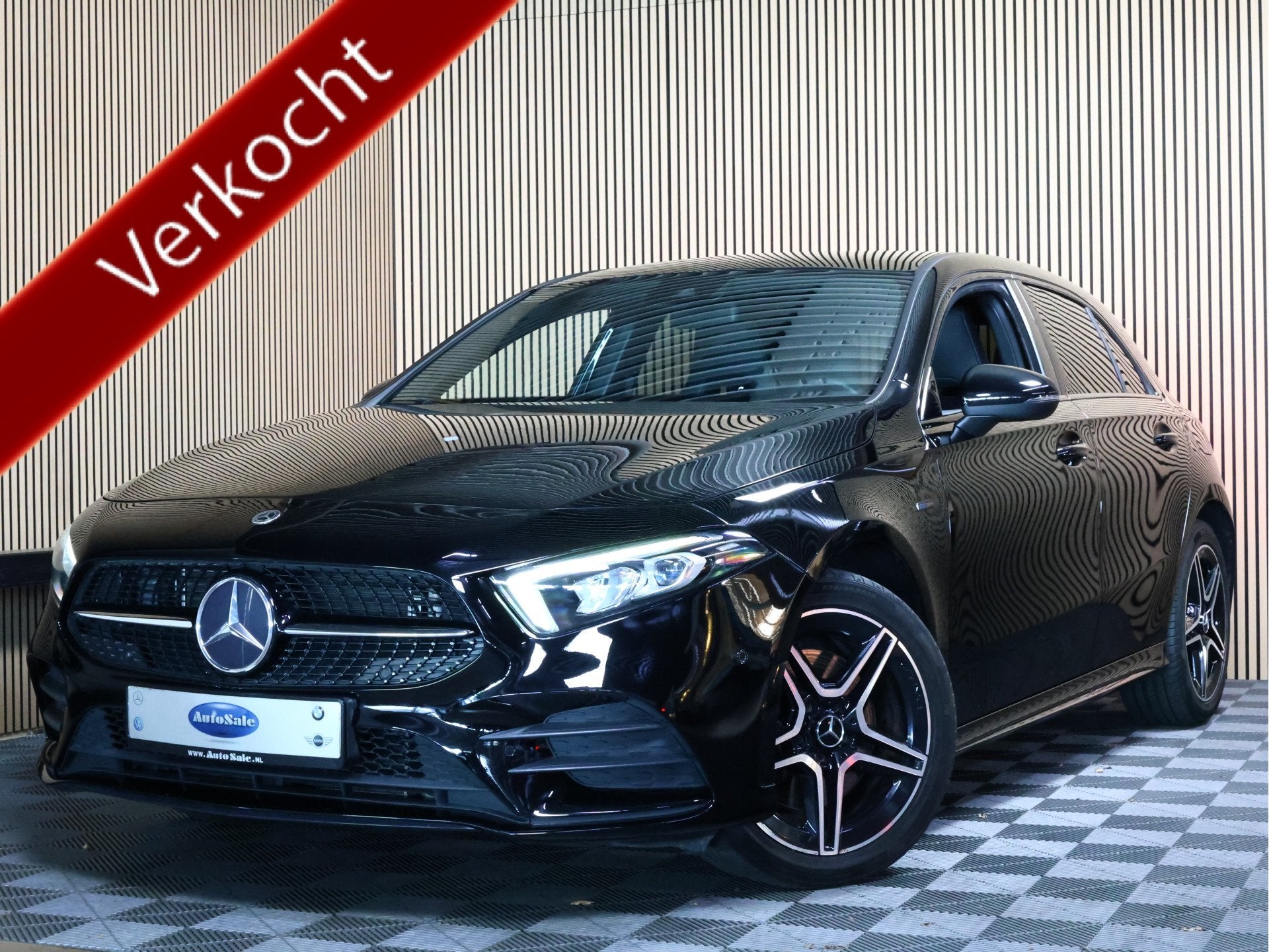 Mercedes-Benz A-Klasse 250 e AMG Premium Plus AUTOM NAVI CRU, Auto's, Stof, Gebruikt, Zwart, 4 cilinders