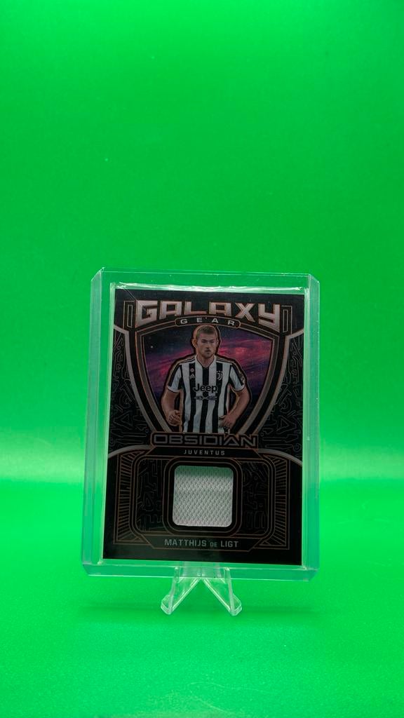 21-22 Panini Galaxy Gear Patch MATTHIJS DE LIGT /50 Juventus, Ophalen of Verzenden, Nieuw, Buitenlandse clubs, Spelerskaart