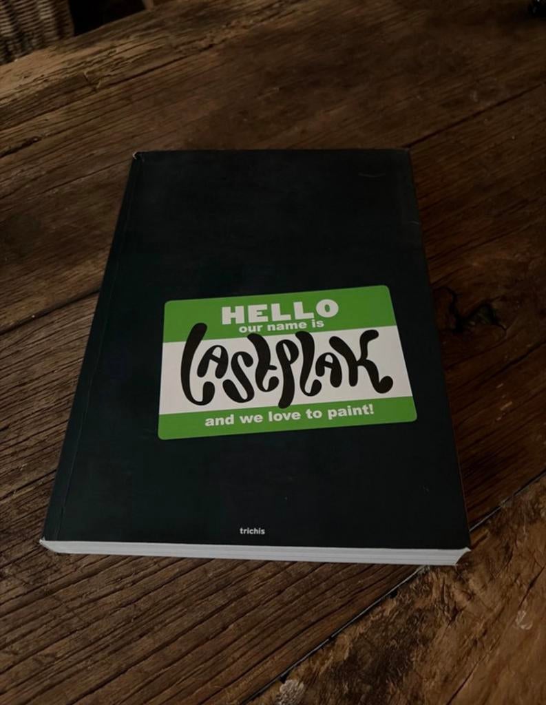 Hello, our name is Lastplak - and we love to paint, Boeken, Kunst en Cultuur | Fotografie en Design, Ophalen of Verzenden, Zo goed als nieuw