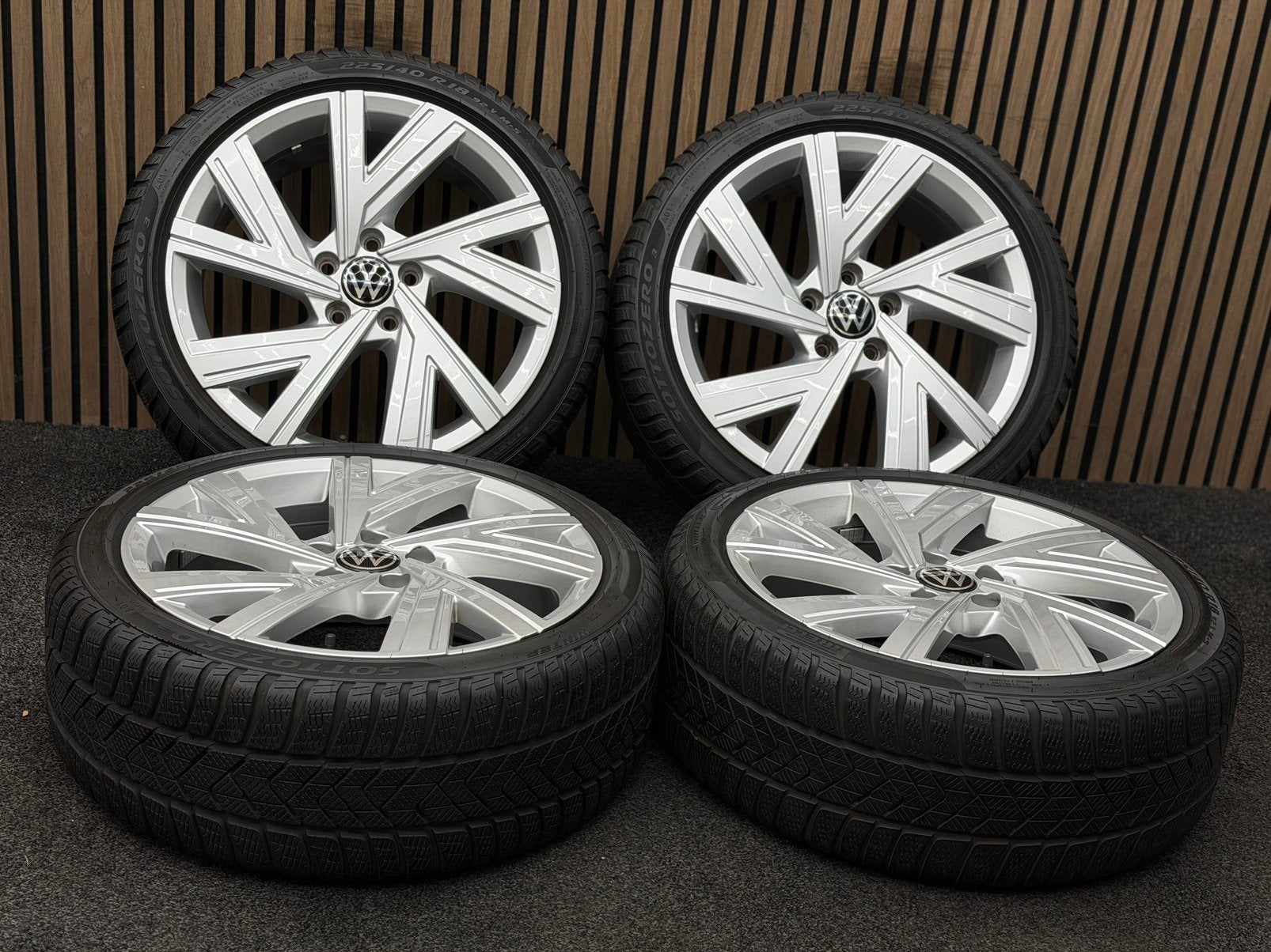 WINTER! Originele 18 inch VW Golf Bergamo 5x112 Pirelli ‘24, Auto-onderdelen, Ophalen, 18 inch, ., Banden en Velgen