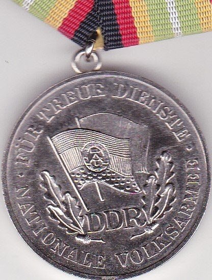 FUR TREUE DIENSTE NATIONALE VOLKSARMEE D D R, Ophalen of Verzenden, Overige materialen