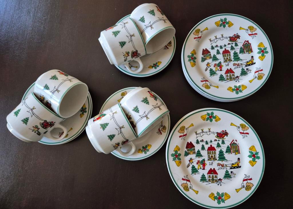 Kerst ontbijt servies - 6 kop en schotels, 6 borden, Keramiek, Ophalen of Verzenden, Zo goed als nieuw, Overige stijlen