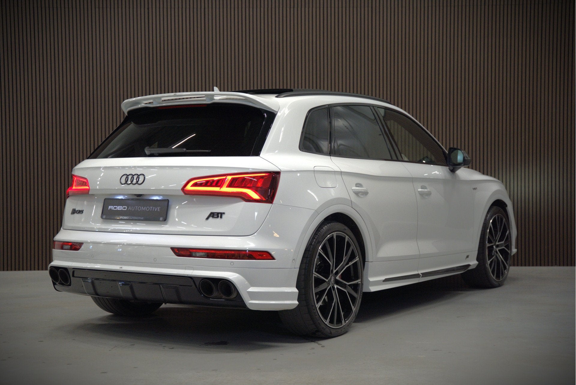 Audi Q5 3.0 TFSI SQ5 quattro Pro Line Plus | ABT | Carbon |, Auto's, Automaat, Gebruikt, 2995 cc, Wit