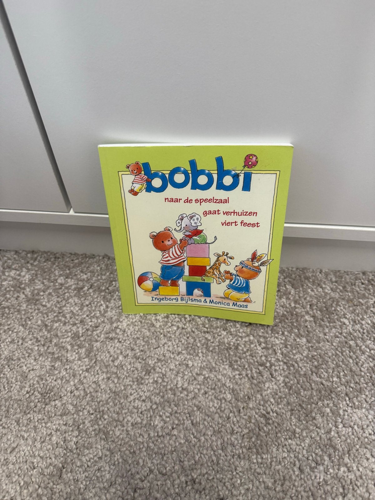 Bobbi naar de speelzaal - Peuterboek, Boeken, Ophalen of Verzenden, Zo goed als nieuw, 2 tot 3 jaar