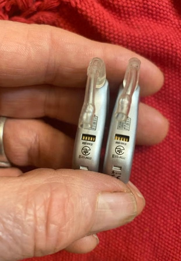 2 Amplifon hoortoestellen met oplader en droogbox, Diversen, Ophalen of Verzenden, Gebruikt