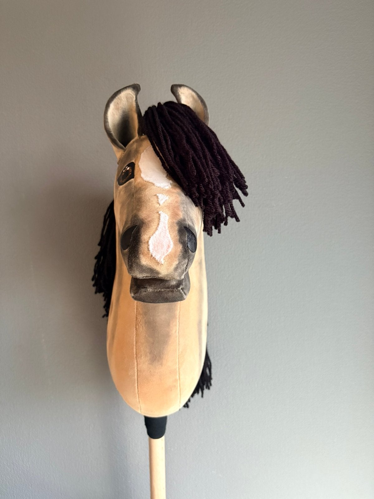 Nieuwe Buckskin hobby horse + gratis Pessoa hoofdstel, Ophalen of Verzenden, Nieuw
