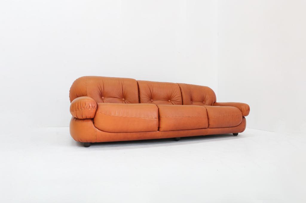 Italian cognac Leer 3 zitter sofa door Sapporo, Huis en Inrichting, Vintage design, Driepersoons, Ophalen of Verzenden, Zo goed als nieuw