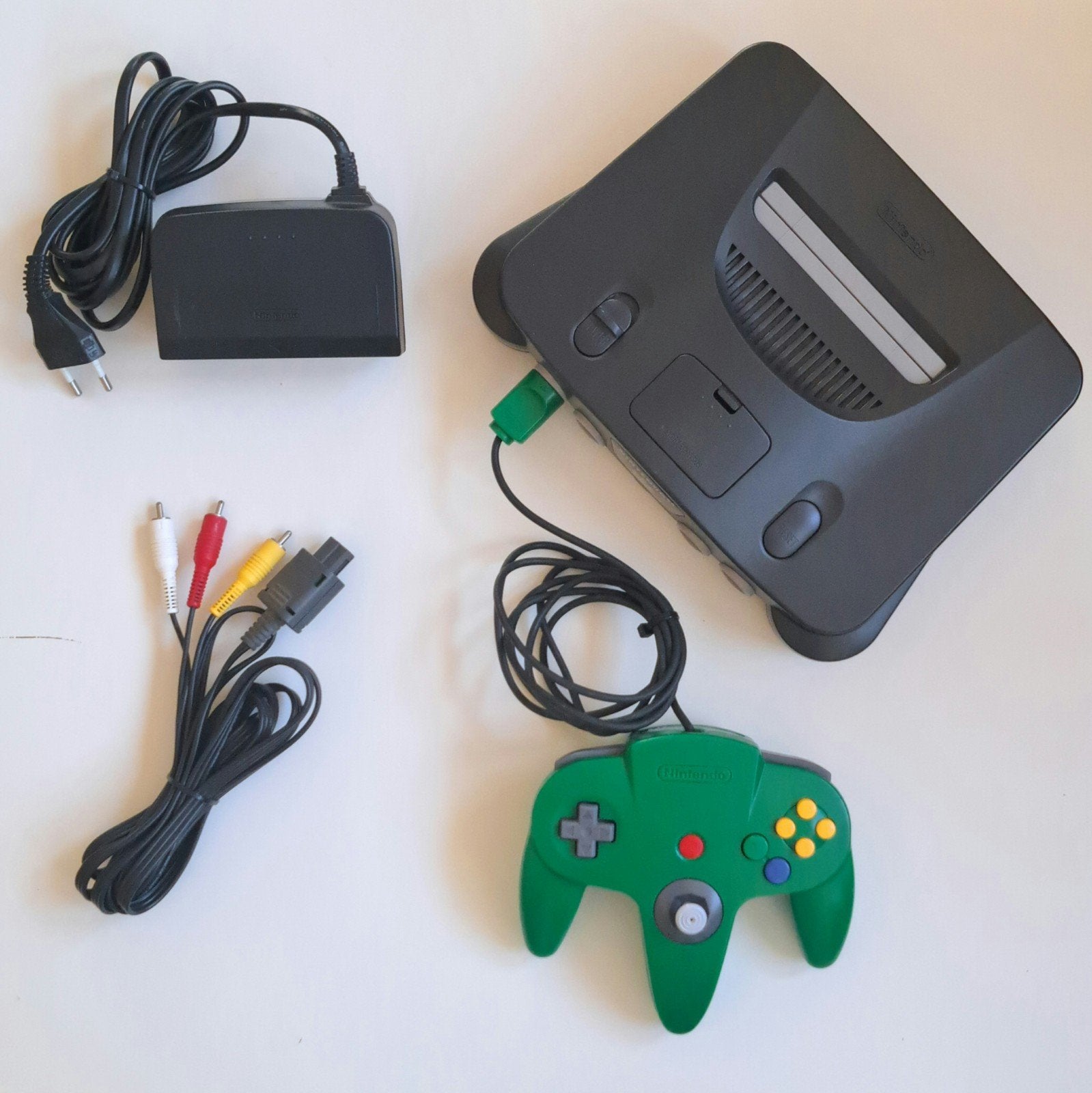 Nintendo 64 + Aansluitkabels + Controller | Origineel, Spelcomputers en Games, Ophalen of Verzenden, Zo goed als nieuw, Met 1 controller