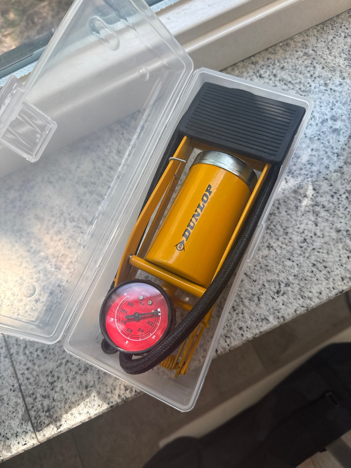 Dunlop Bandenpomp met drukmeter, Ophalen, Drukmeter, Zo goed als nieuw