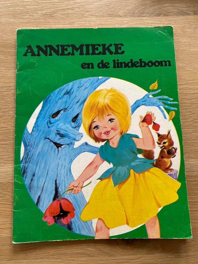 Annemieke en de lindeboom - Vintage kinderboek, Boeken, Ophalen of Verzenden, Gelezen, Fictie algemeen
