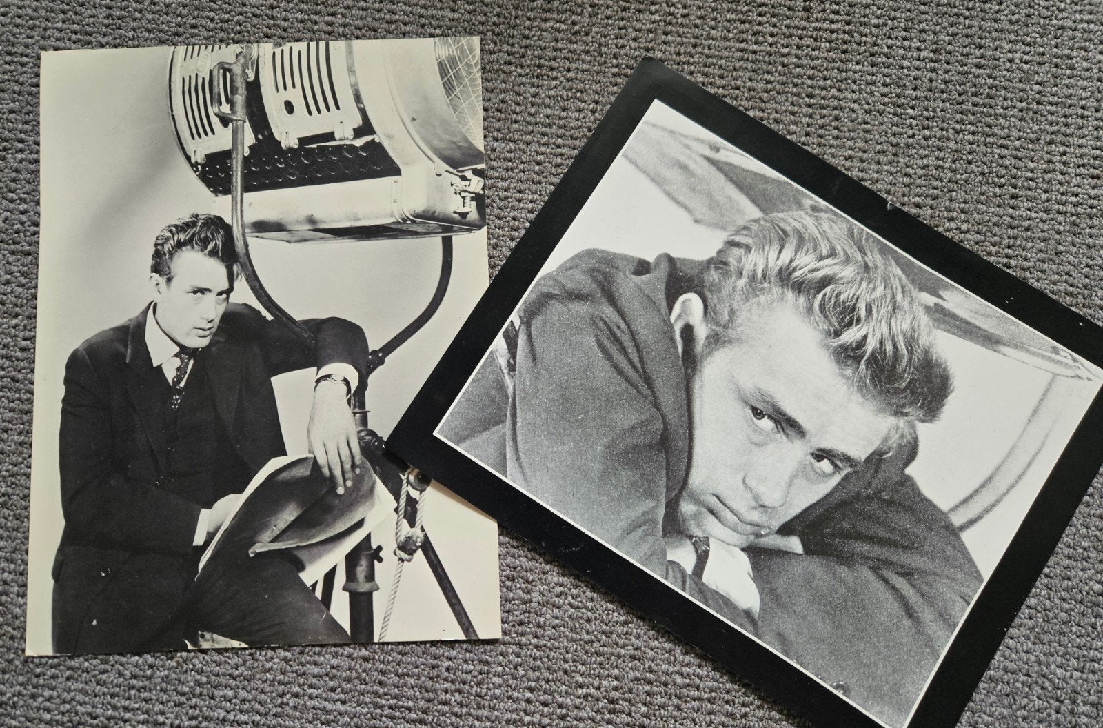 2 Vintage grote foto's A4 James Dean izgs, Verzamelen, Verzenden, Zo goed als nieuw, Film, Foto of Kaart