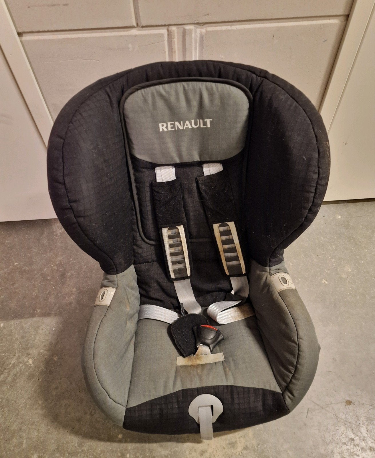 Autostoel van het merk Renault. 9 tm 18 kg., Kinderen en Baby's, Autostoeltjes, 9 t/m 18 kg, Ophalen, Overige merken, Gebruikt