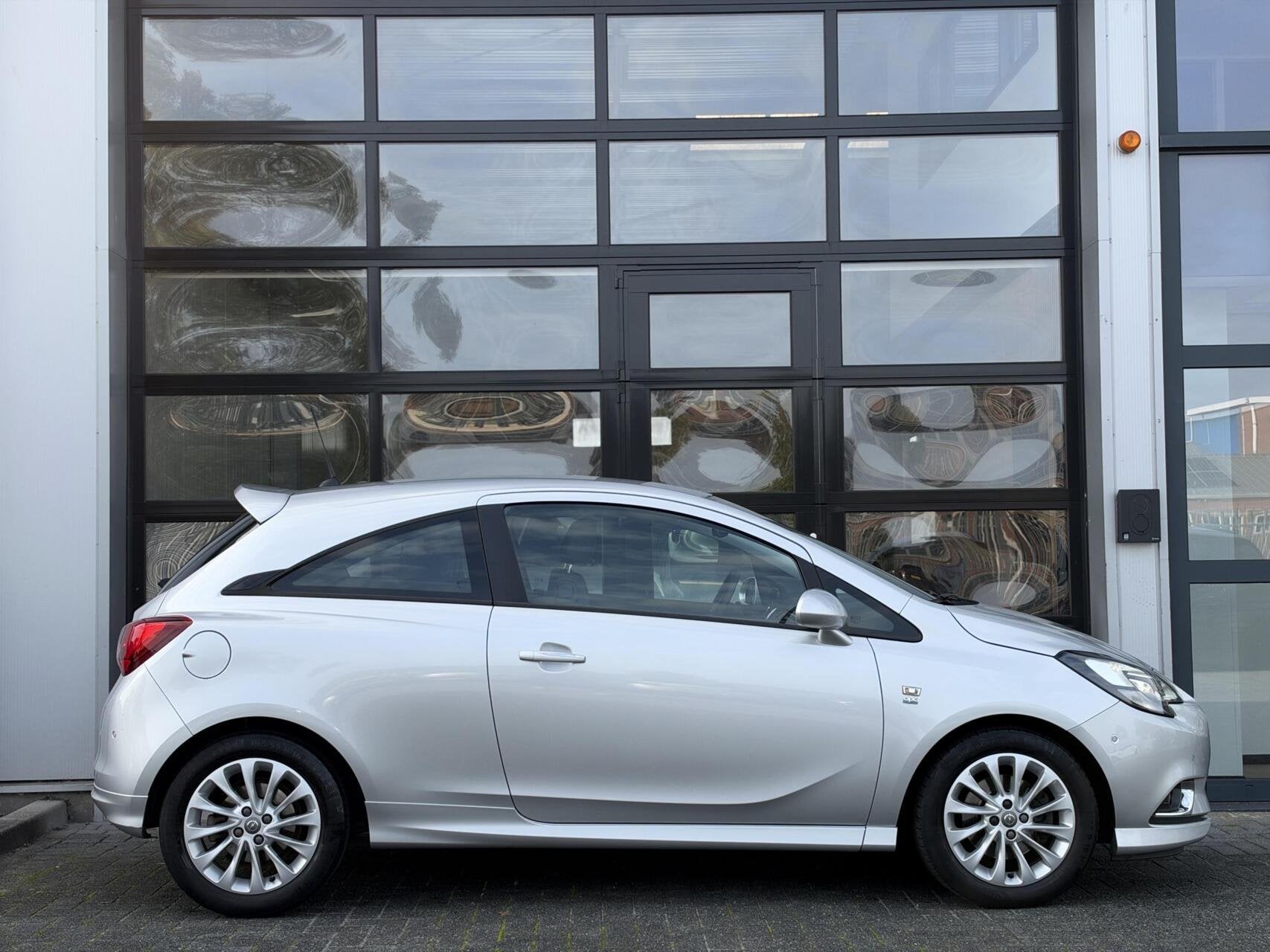 Foto 3 van Opel Corsa 1.0 Turbo Edition / OPC LINE / Cruise / Camera