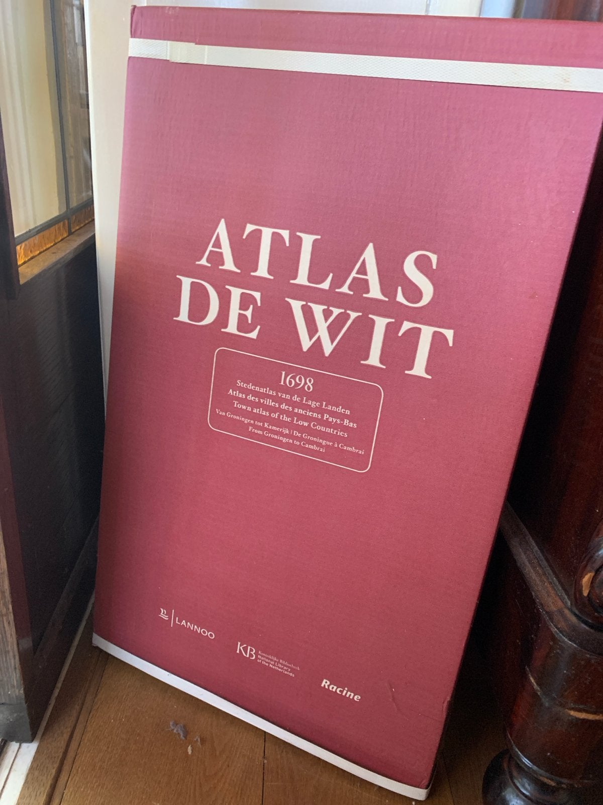 Atlas De Wit 1698 Stedenatlas Lage Landen Lannoo KB Racine, Boeken, Ophalen, Overige atlassen, Voor 1800, Zo goed als nieuw
