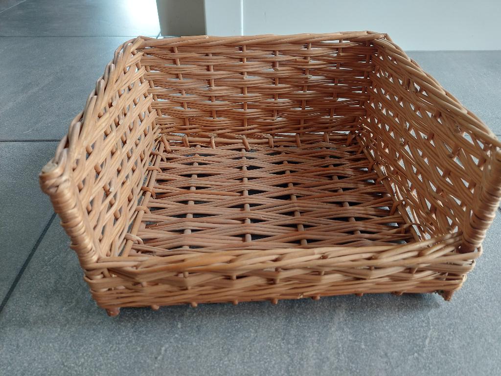 rieten poezenmand kleine hondenmand rotan, Ophalen of Verzenden, Zo goed als nieuw, Riet