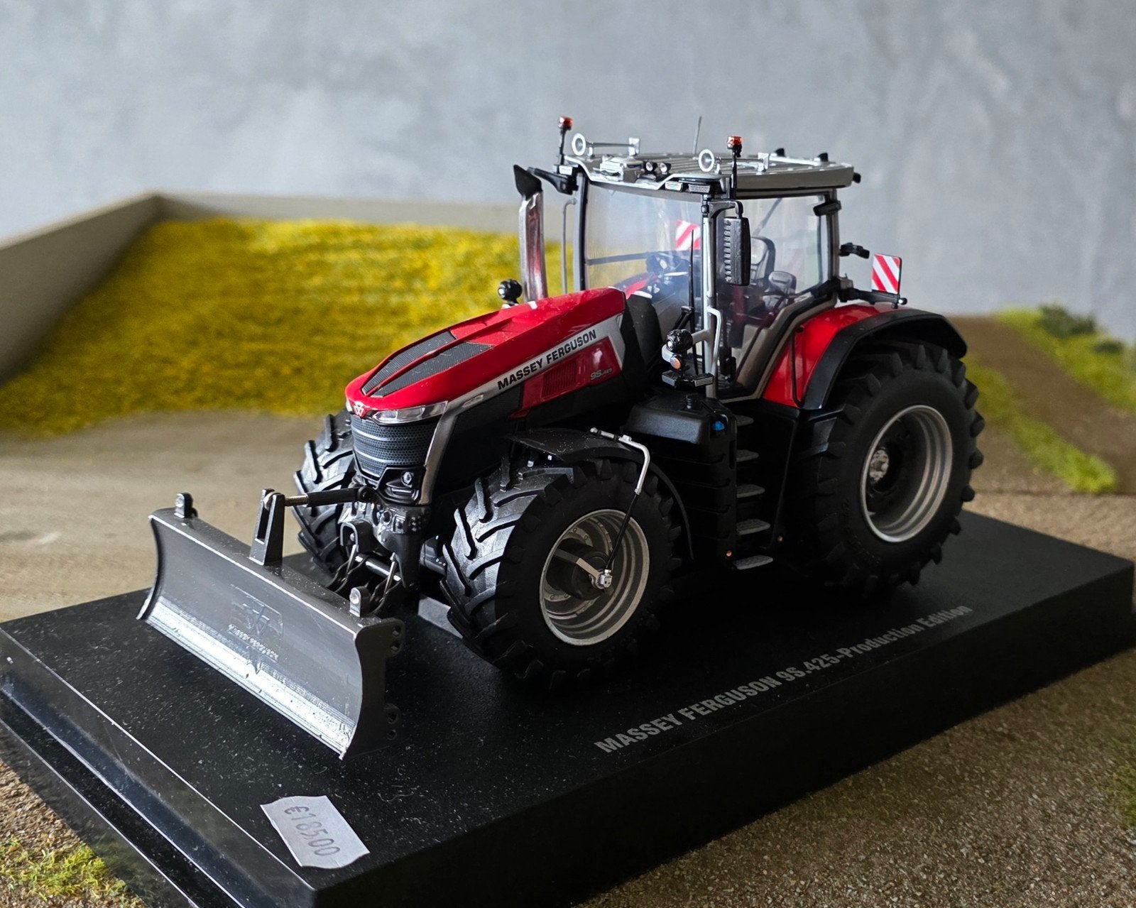 Verbouwde Massey Ferguson 9S.425 1:32, Hobby en Vrije tijd, Ophalen of Verzenden, Nieuw, Tractor of Landbouw, Universal Hobbies
