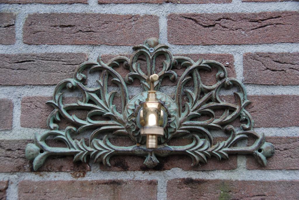 Prachtige Buitenkraan met royale muurplaat., Ophalen of Verzenden, Nieuw