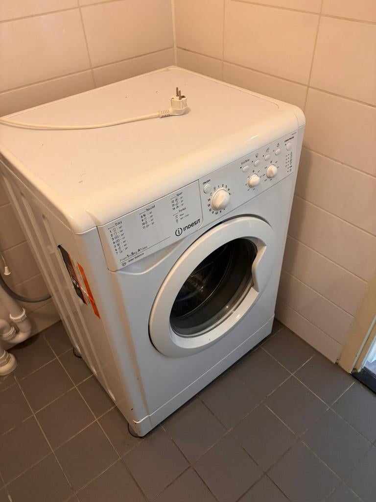 Indesit Wasmachine - Compact en Efficiënt, Witgoed en Apparatuur, Wasmachines, Gebruikt, Voorlader, 4 tot 6 kg, 85 tot 90 cm, Minder dan 1200 toeren