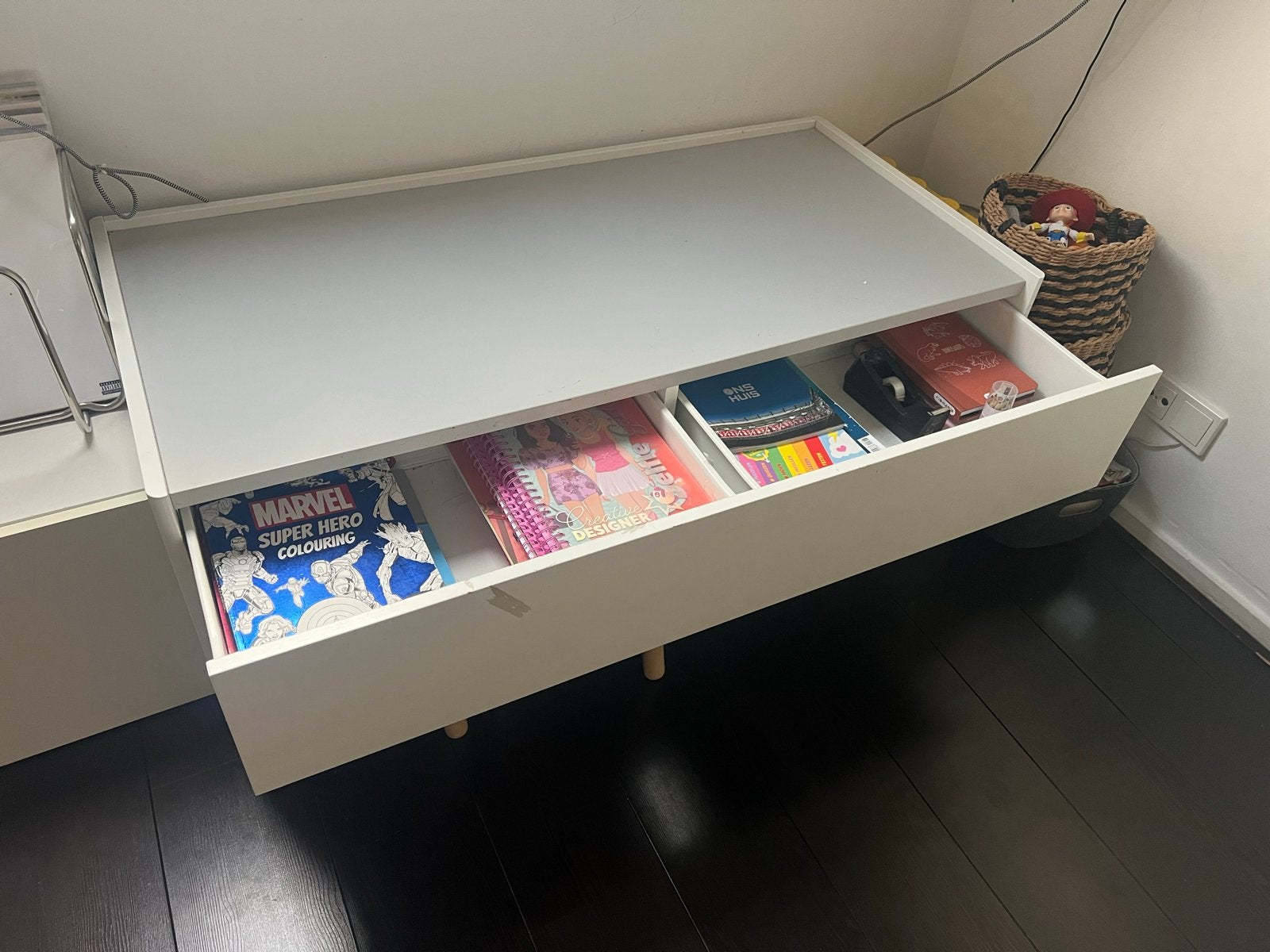 IKEA DUNDRA Speeltafel met opbergruimte, wit/grijs, Ophalen of Verzenden, Gebruikt, Tafel(s)