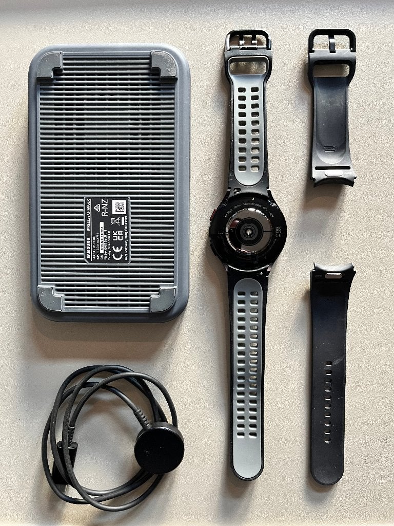 Foto 3 van Samsung galaxy watch 6, 44 mm met draadloos laadstation