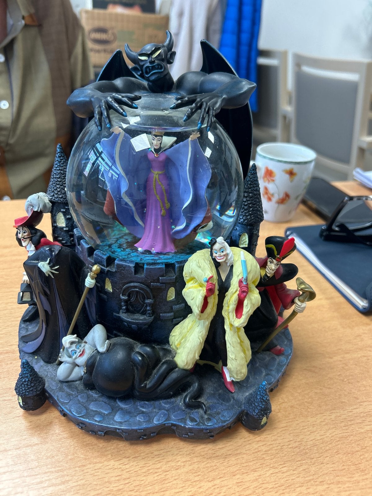 Disney Sneeuwbol Muziekdoos Slechteriken Grim Grinning Ghost, Verzamelen, Ophalen of Verzenden, Overige figuren, Gebruikt, Beeldje of Figuurtje