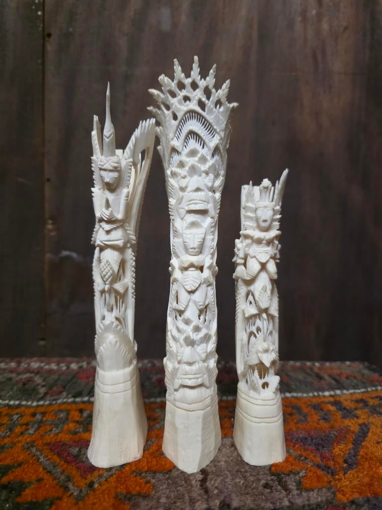 Set van 3 Balinese gesneden figuren van been, Antiek en Kunst, Ophalen of Verzenden