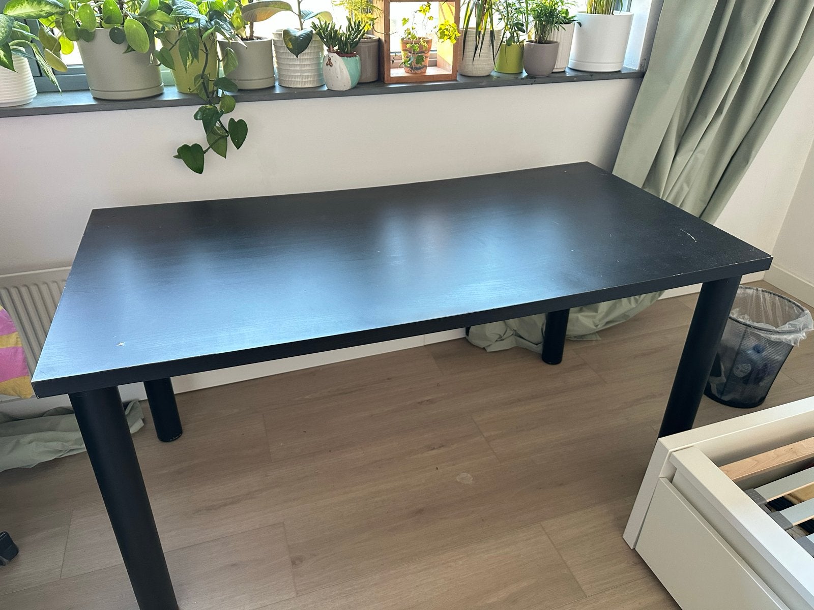 IKEA bureau zwart - Stevig en functioneel, Ophalen, Zwart, Gebruikt, Spaanplaat of MDF