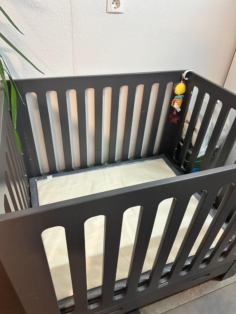 Mooie ruime baby box! Moet weg!, Kinderen en Baby's, Boxen, Ophalen, Gebruikt, Rechthoekig, Boxkleed