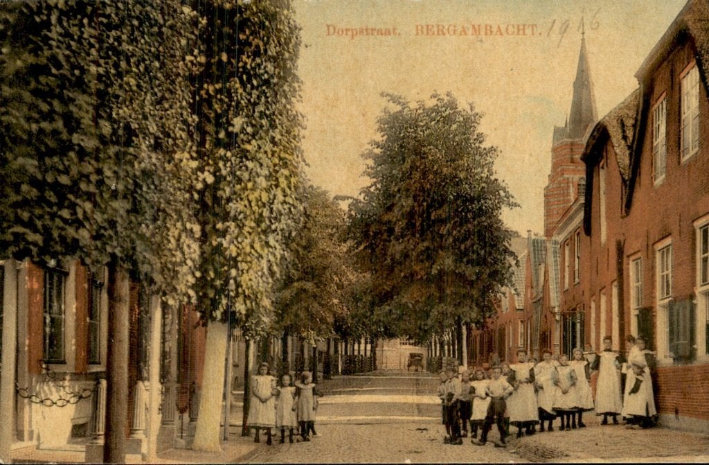 Bergambacht - Dorpstraat - schoolkinderen, Ophalen of Verzenden, Voor 1920, Gelopen, Zuid-Holland