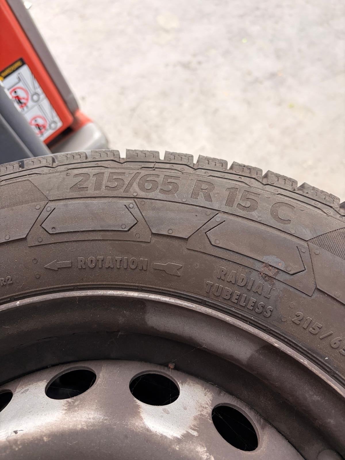 Set van 4 gebruikte winterbanden met velgen 215/65 R15 C, Ophalen, 15 inch, Banden en Velgen, Winterbanden