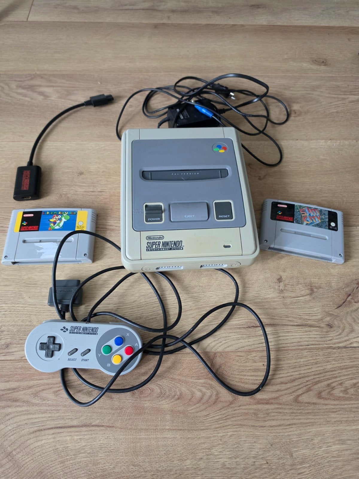 SNES + controller, bekabeling, HDMI converter en 2 games, Spelcomputers en Games, Ophalen of Verzenden, Zo goed als nieuw, Met 1 controller