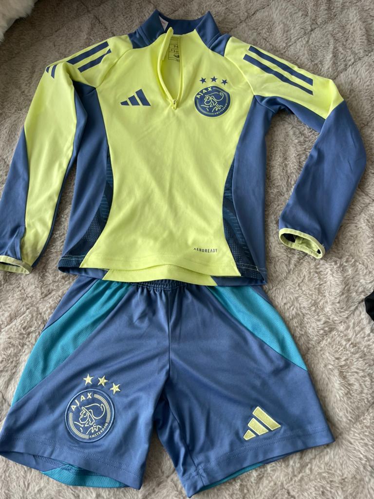 Ajax tenue maat 128, Kinderen en Baby's, Kinderkleding | Maat 128, Ophalen, Gebruikt, Jongen of Meisje, Sport- of Zwemkleding