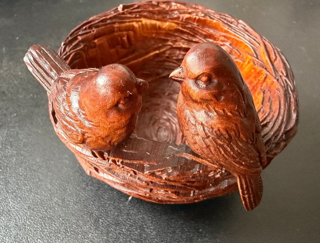 Boxwood okimono van twee vogels op een nest, Antiek en Kunst, Ophalen of Verzenden