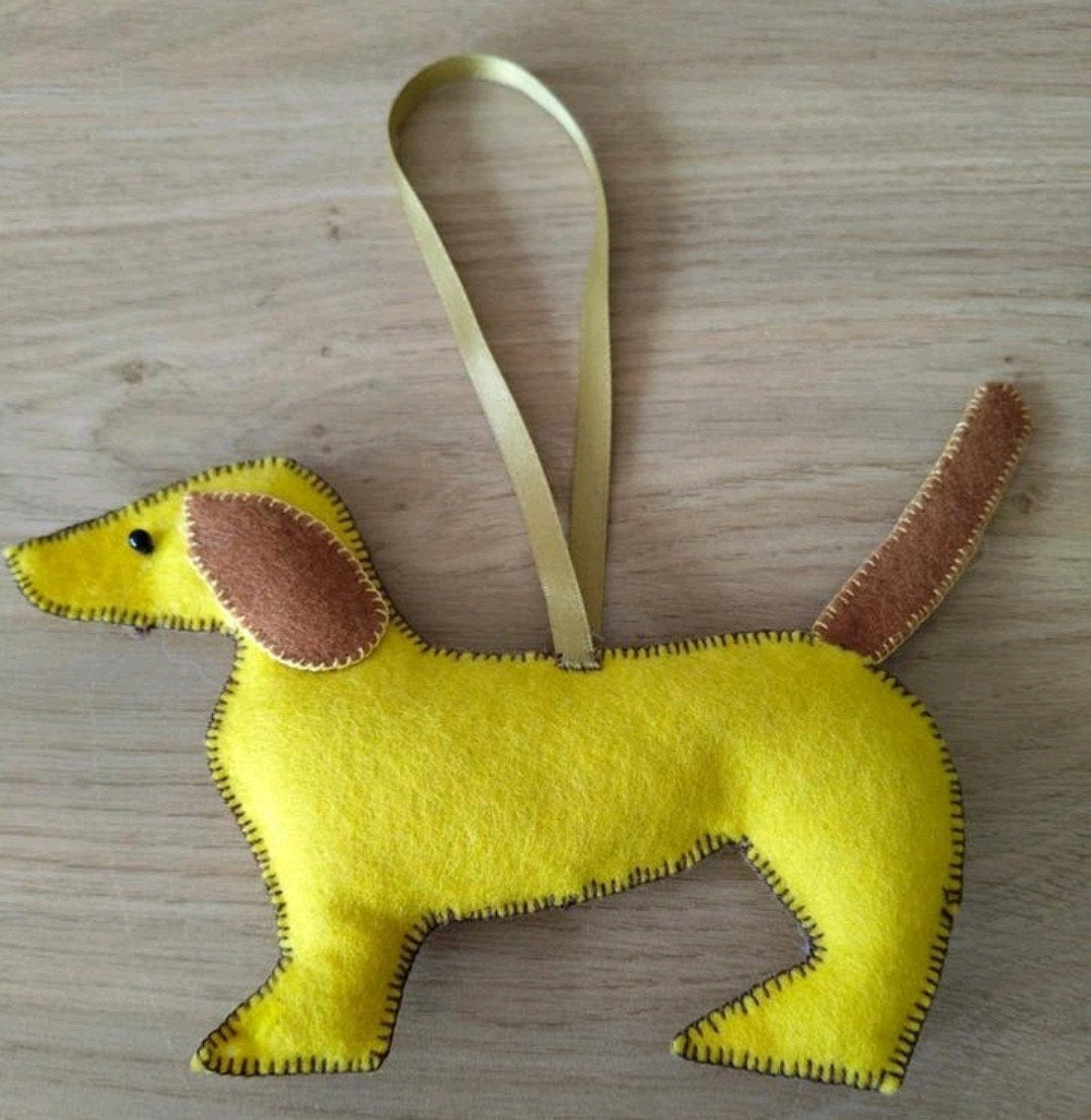 Handgemaakte vilten teckel decoratie hanger, Verzenden, Zo goed als nieuw, Versiering