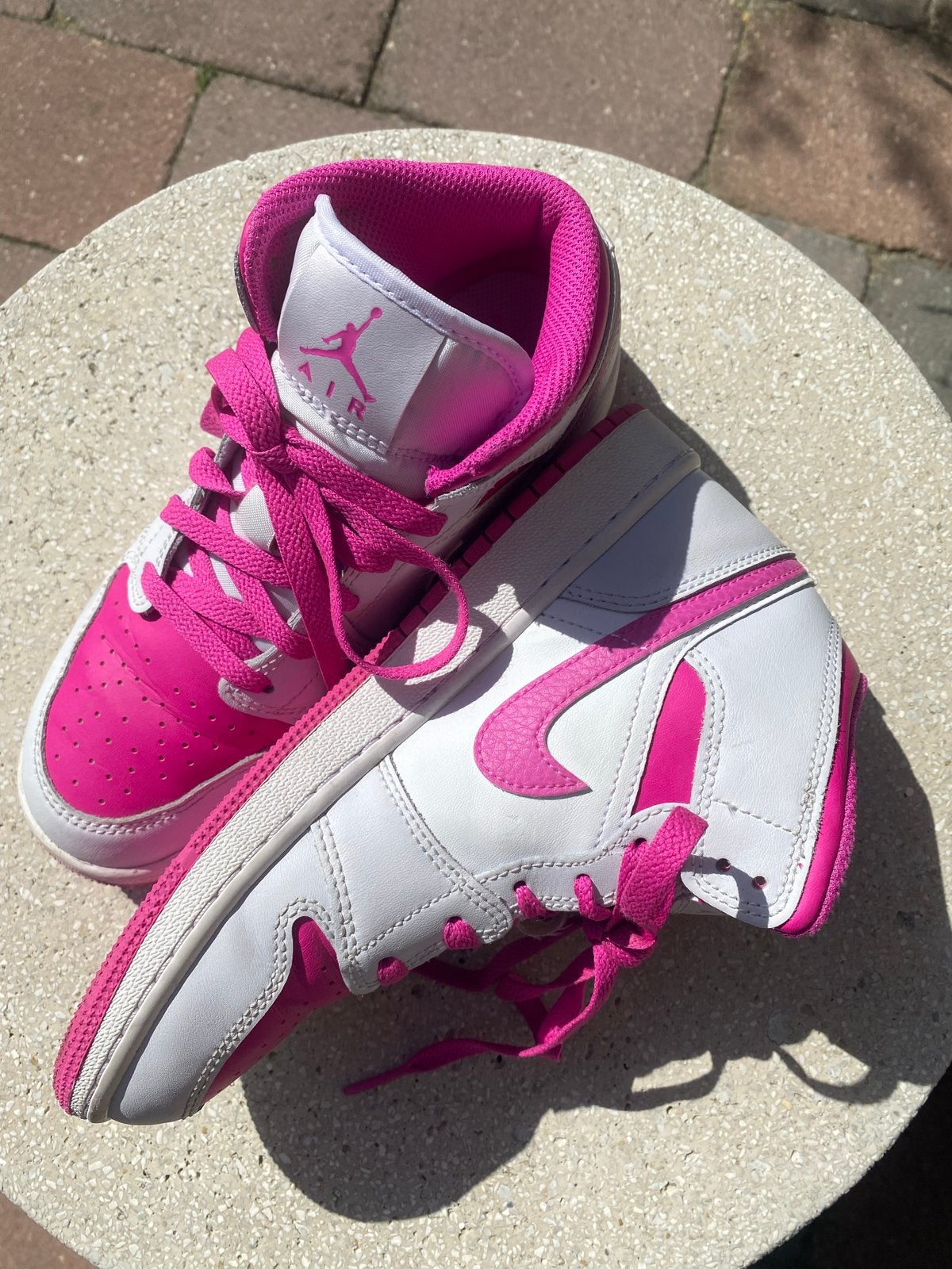 Nike Air Jordan 1 Mid Roze/Wit - Maat 36.5, Meisje, Sportschoenen, Ophalen of Verzenden, Zo goed als nieuw