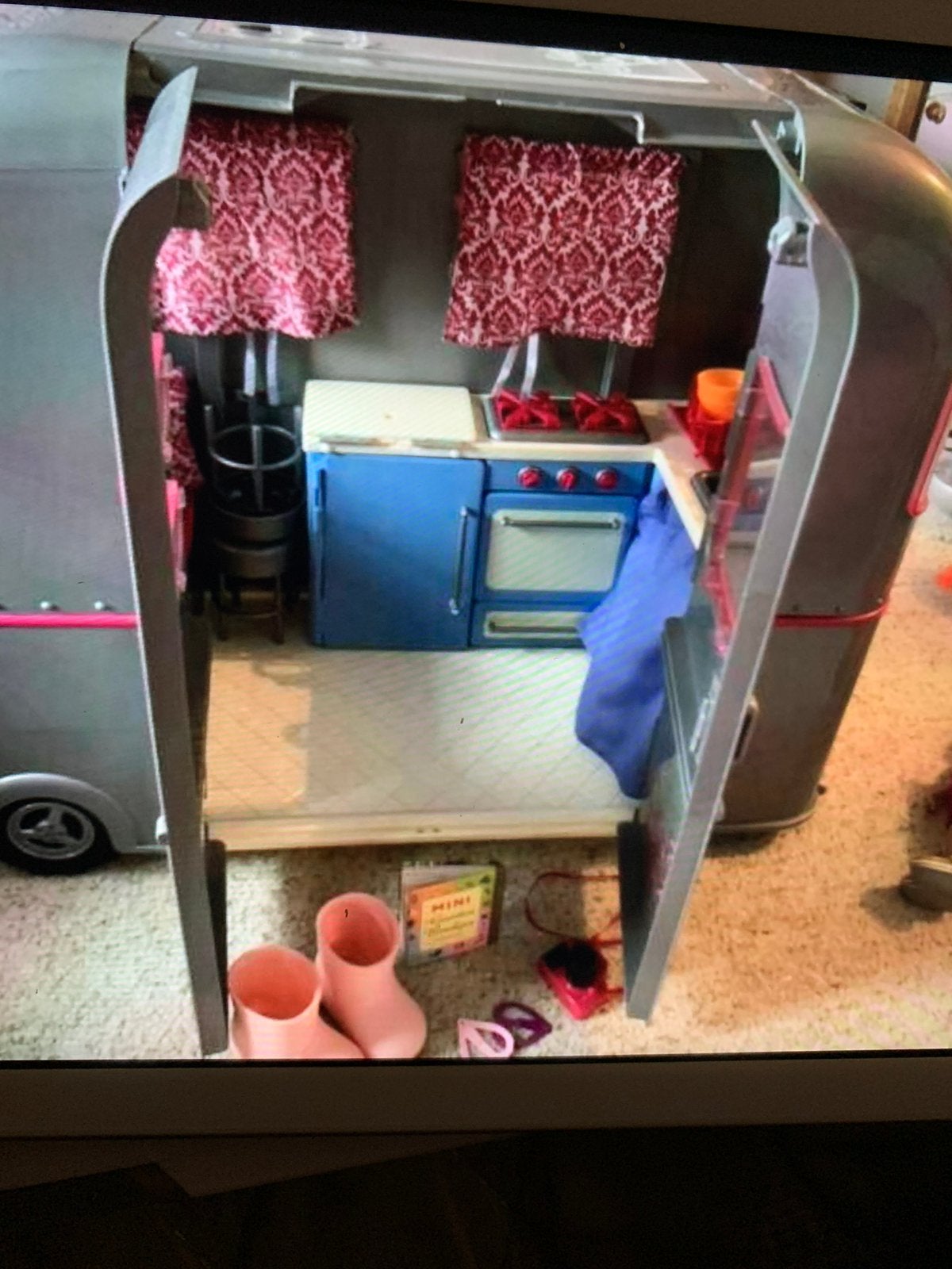 Our generation camper, Ophalen of Verzenden, Zo goed als nieuw