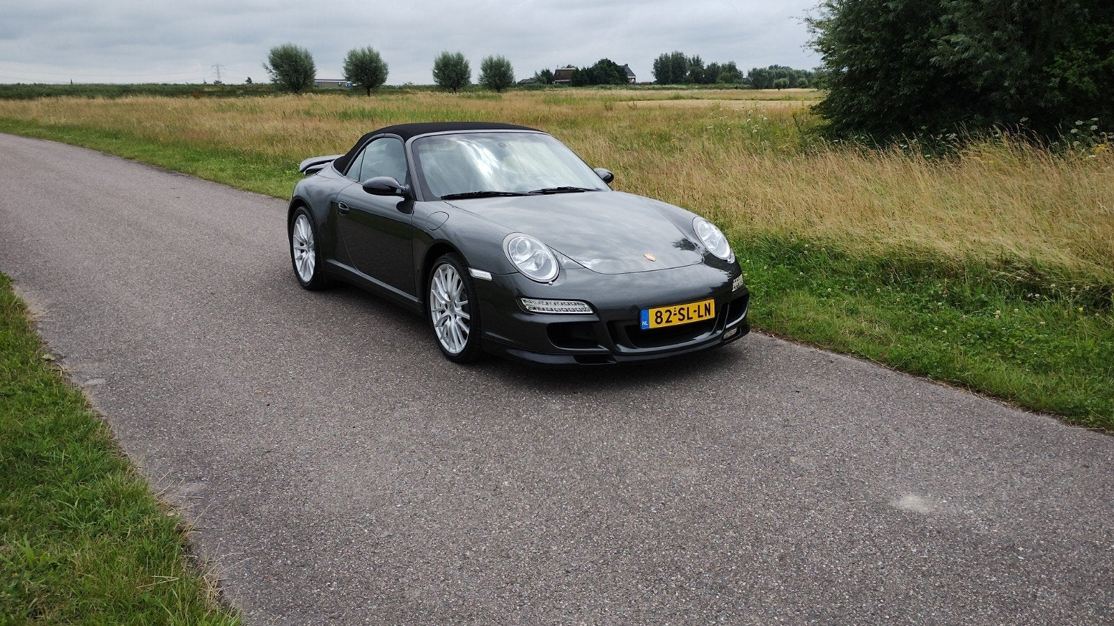 Porsche 911 3.6 Carrera 4 Cabrio AUT 2006 Grijs, Auto's, Automaat, Cabriolet, 4 stoelen, Origineel Nederlands
