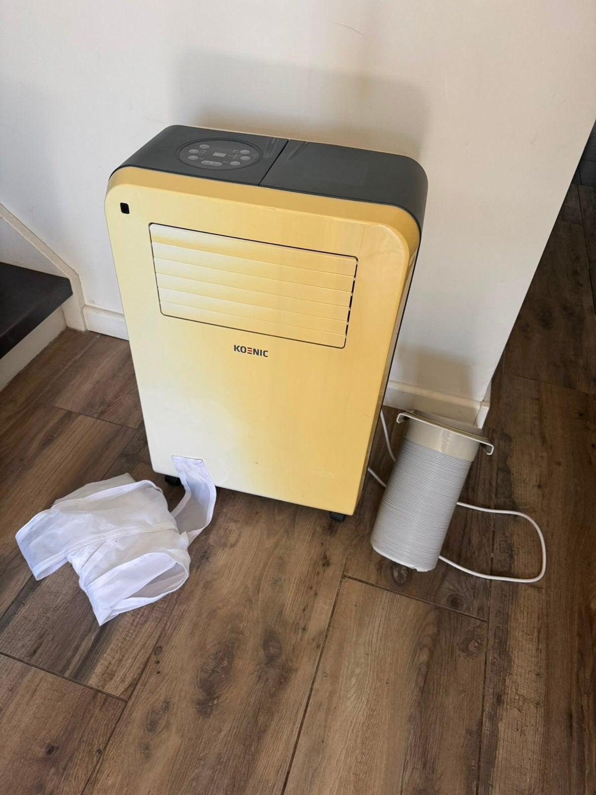 Koenic KAC100 Mobiele Airconditioner 3-in-1 (Koelen, Ontvoch, Ophalen, Minder dan 60 m³, 3 snelheden of meer, Zo goed als nieuw