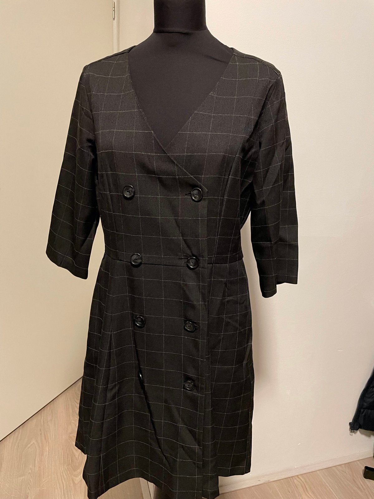 Zwarte geruite blazerjurk met knopen Mango maat L, Kleding | Dames, Maat 38/40 (M), Zwart, Ophalen of Verzenden, Zo goed als nieuw