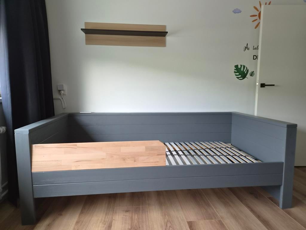 Kinderbed grijs + lattenbodem + matras, Ophalen, 85 tot 100 cm, Gebruikt, Lattenbodem