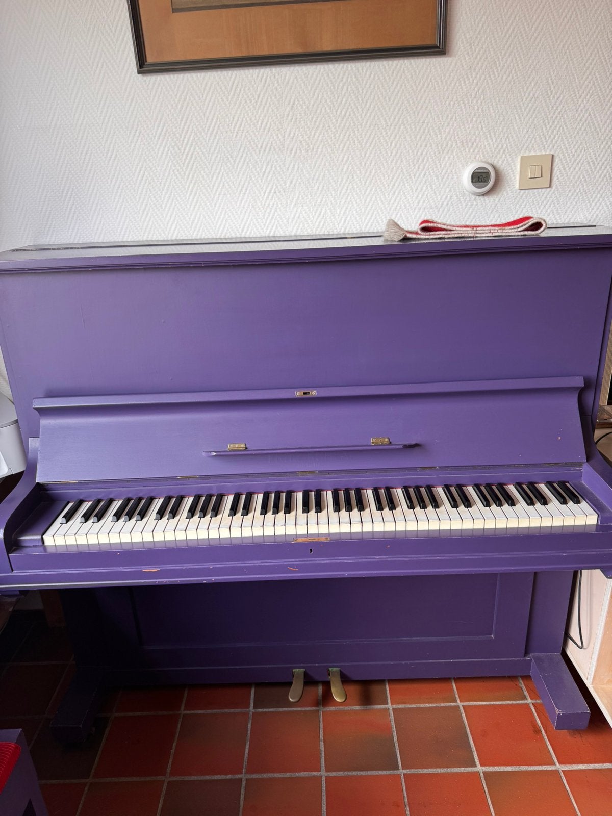 Lila piano mooie klank fijne aanslag.  Altijd 1x pj gestemd, Muziek en Instrumenten, Ophalen, Gebruikt, Overige kleuren, Piano