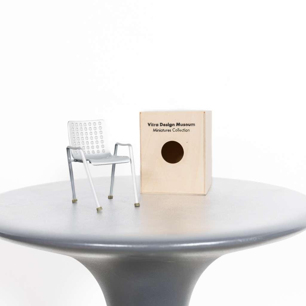 1x Vitra Miniatuur Landi Stoel Aluminium