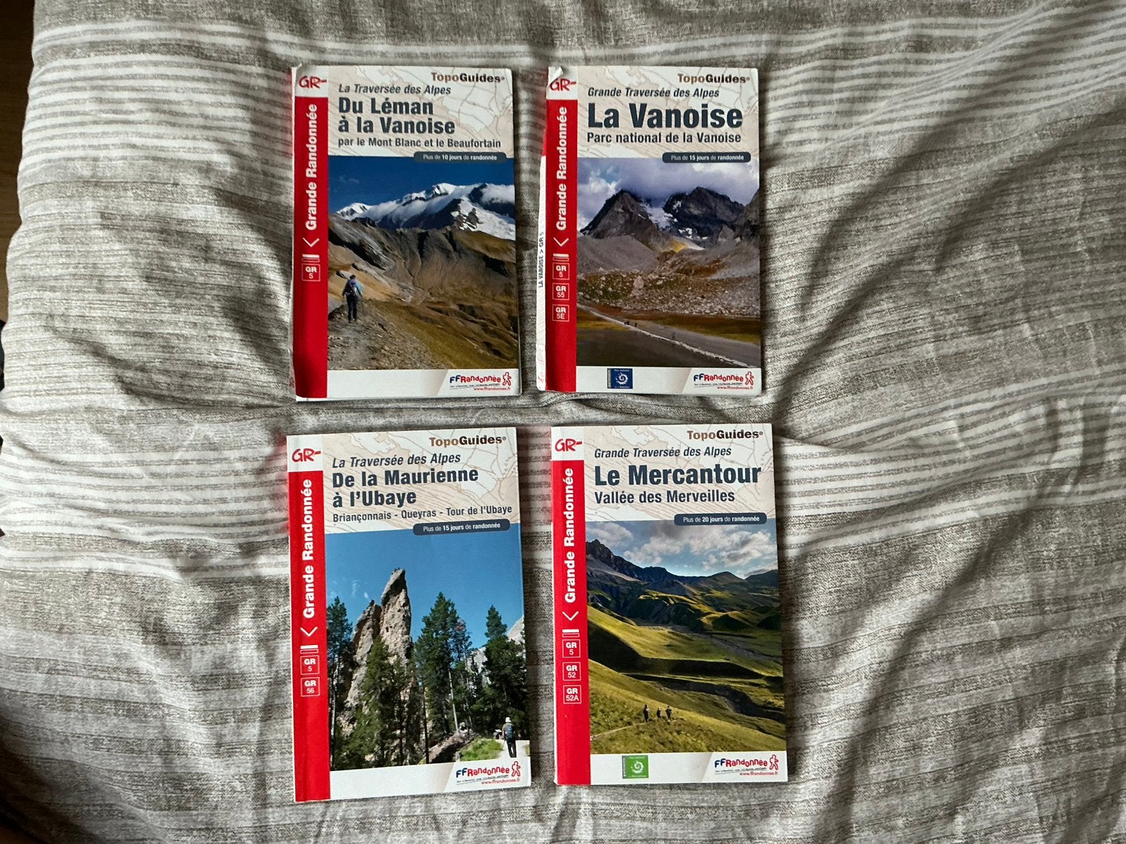 GR5 - 4 boekjes (franstalig) - franse alpen, Europa, Ophalen of Verzenden, Reisgids of -boek, Gelezen