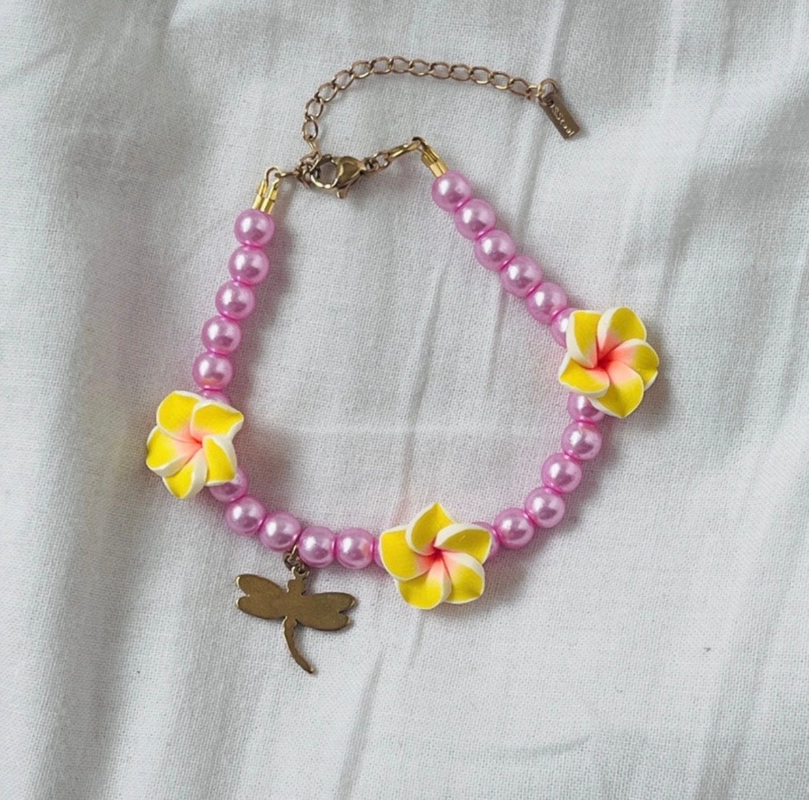 RVS Roze kralenarmband met bloemen en libelle bedel, Overige materialen, Nieuw, Ophalen of Verzenden, Roze