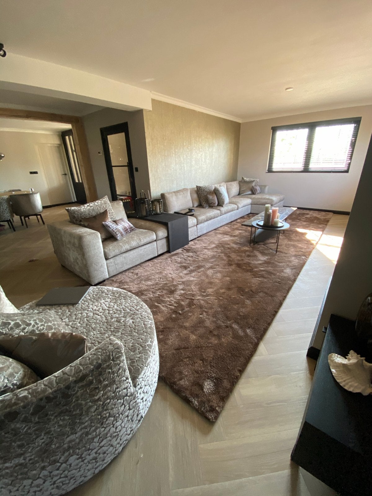 Hoogpolig vloerkleed 650x200 cm, Bruin, Ophalen of Verzenden, Zo goed als nieuw, 200 cm of meer