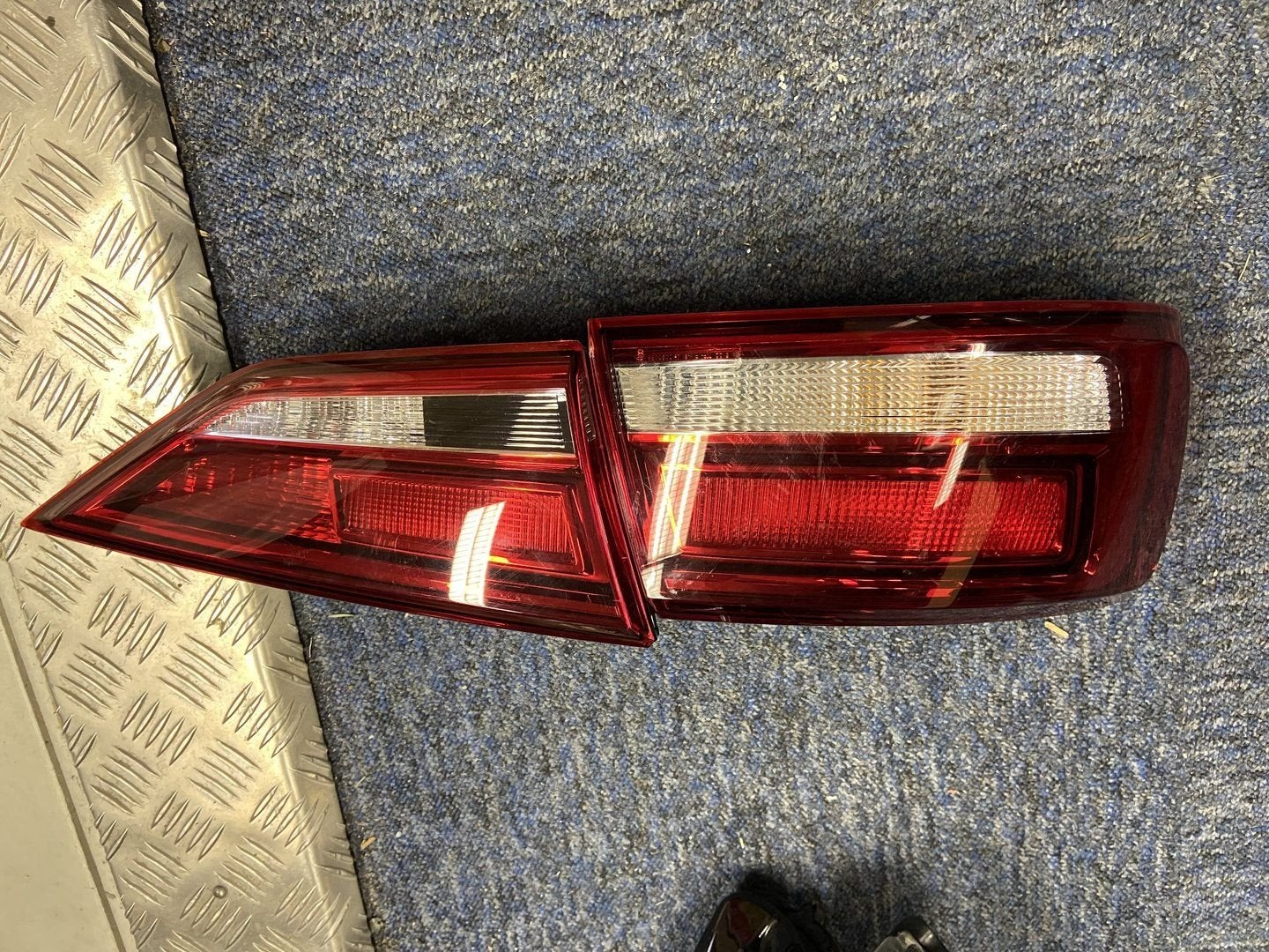 Audi A3 sedan limo achterlichten links 8v5945069 8v5945075, Auto-onderdelen, Verlichting, Gebruikt, -, -, Ophalen of Verzenden