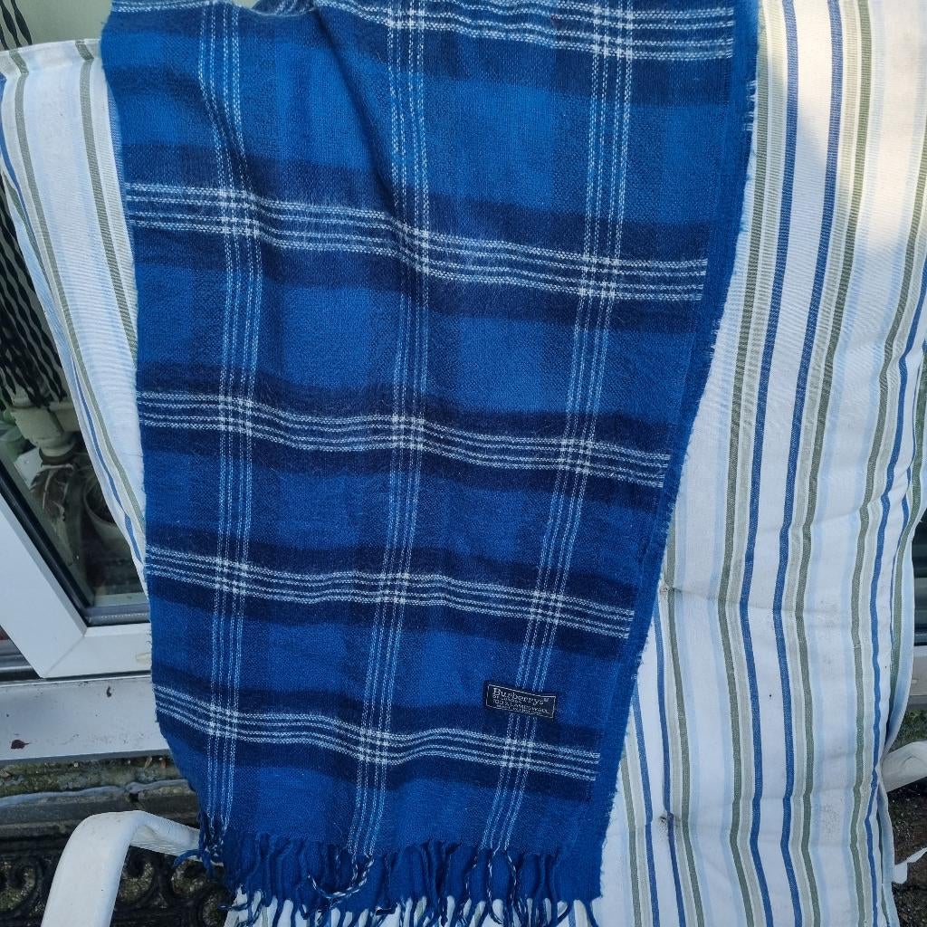 Burberry sjaal, Kleding | Dames, Mutsen, Sjaals en Handschoenen, Ophalen of Verzenden, Zo goed als nieuw, Maat 46/48 (XL) of groter
